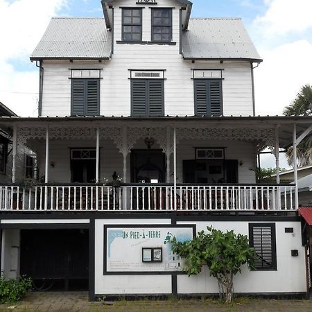 Guesthouse Un Pied-A-Terre Paramaribo Exterior photo
