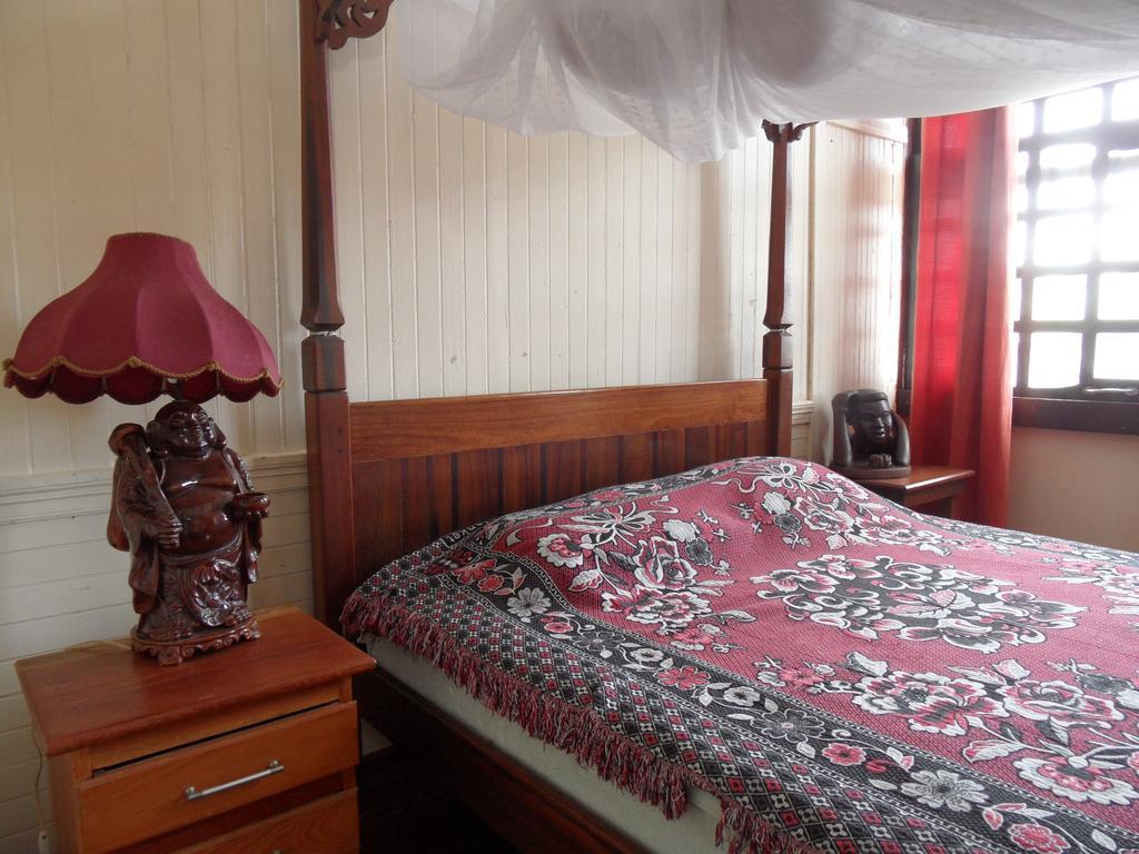 Guesthouse Un Pied-A-Terre Paramaribo Exterior photo