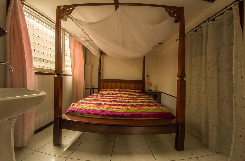 Guesthouse Un Pied-A-Terre Paramaribo Exterior photo