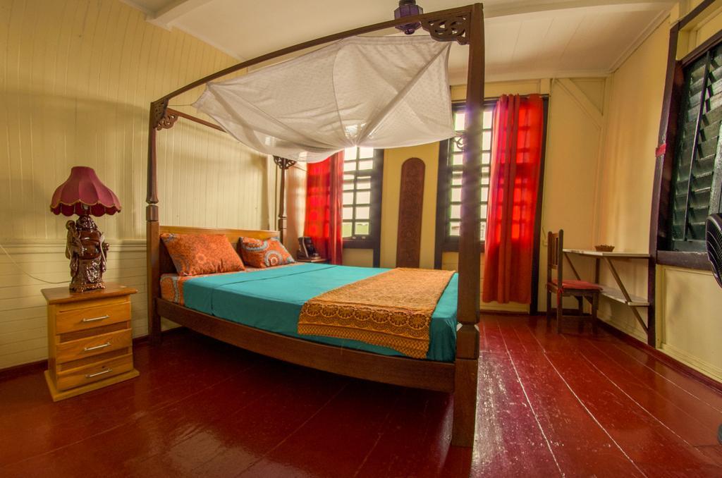 Guesthouse Un Pied-A-Terre Paramaribo Exterior photo