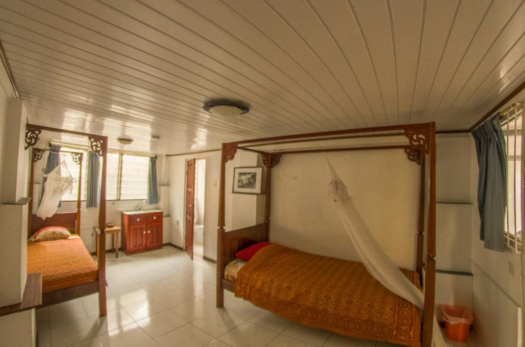 Guesthouse Un Pied-A-Terre Paramaribo Exterior photo
