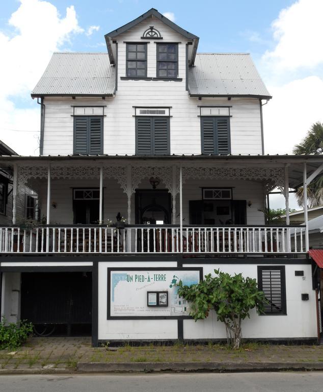Guesthouse Un Pied-A-Terre Paramaribo Exterior photo